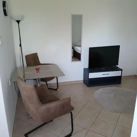 Apartmenthaus Eldena Am Teich جرايفسفالد